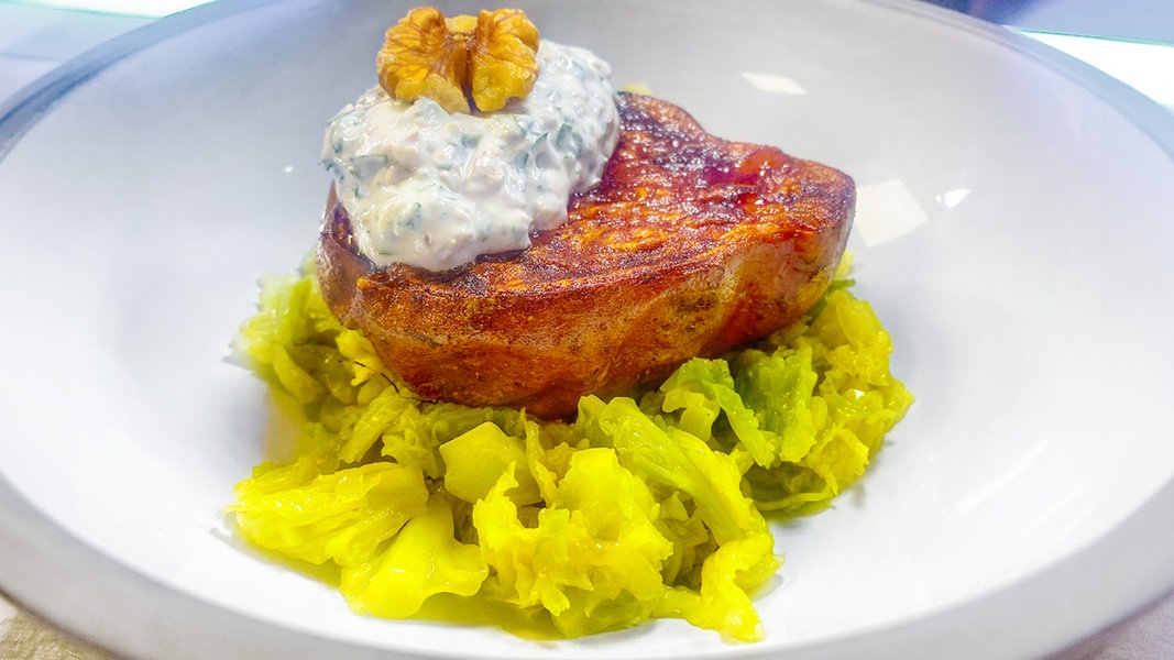 Süßkartoffeln mit Walnussquark und Wirsing | NDR.de - Ratgeber - Kochen ...