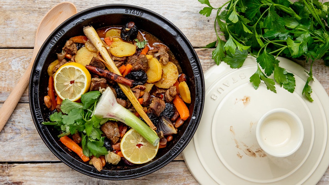 Lamb tagine with vegetables, prunes and almonds |  > – Guide – Cooking
