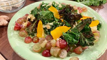 Salat von Wintergemüse auf einem mintgrünen Teller © NDR 
