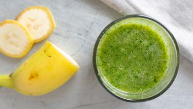 Spinat-Smoothie in einem Glas. © NDR Foto: Claudia Timmann