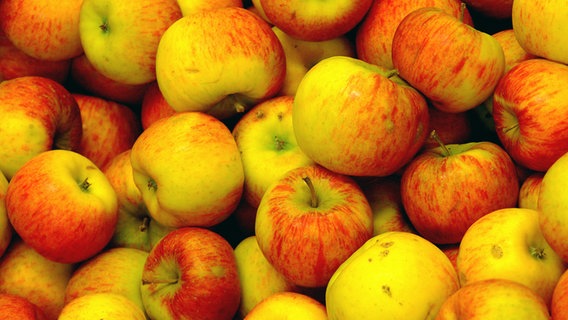 Äpfel der Sorte Topas. © fotolia.com Foto: Ursula Deja