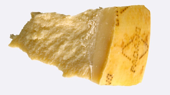 Ein Stück Grana Padano © picture-alliance/dpa/Stockfood Foto: FoodPhotography Eising
