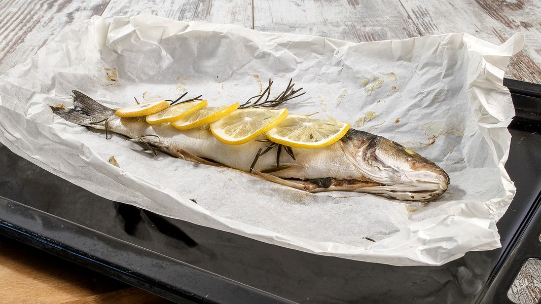 Loup de mer | NDR.de - Ratgeber - Kochen - Zutaten zum Kochen