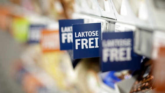 Laktosefreie Produkte in einem Supermarkt. © Thomas Koehler/ picture alliance/photothek 