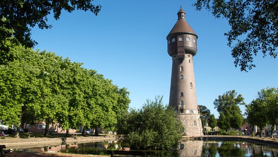 Der alte Wasserturm in Heide. © fotolia Foto: rosensterne
