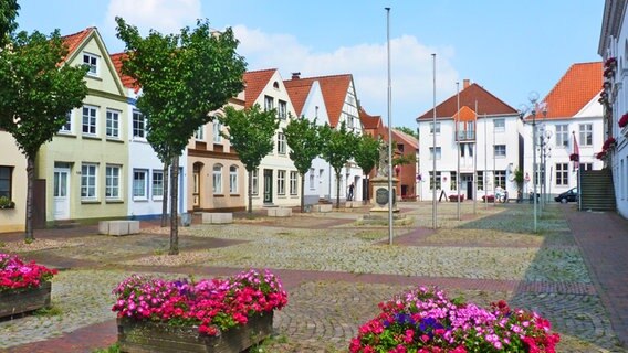 Martktplatz beim Alten Rathaus in Itzehoe.  Foto: Irene Altenmüller