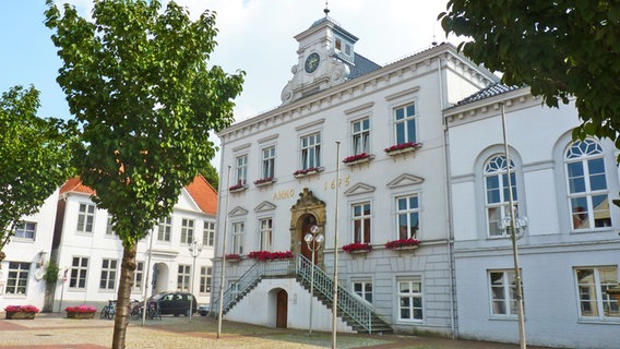 Blick auf das alte Rathaus von Itzehoe. © NDR Foto: Irene Altenmüller