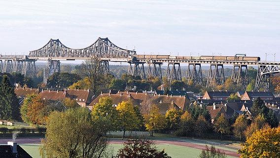 Blick auf die Eisenbahn-Hochbrücke Rendsburg über den Nord-Ostsee-Kanal © WSA Kiel-Holtenau 