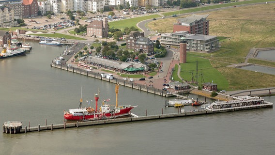 Blick auf den Hafen von Cuxhaven aus der Luft. © Nordseeheilbad Cuxhaven GmbH 