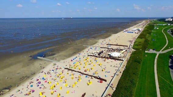 Blick auf den Sandstrand von Cuxhaven aus der Luft. © Nordseeheilbad Cuxhaven GmbH 