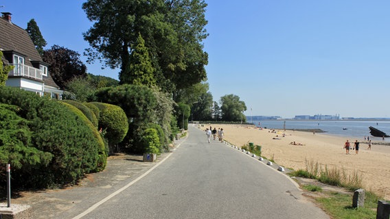 Das Falkensteiner Elbufer kurz vor Blankenese. Das Falkensteiner Elbufer kurz vor Blankenese. © NDR Foto: Oliver Klebb