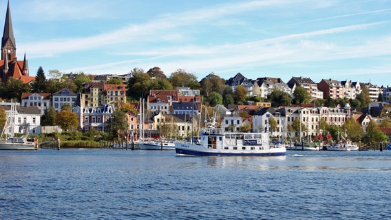 Blick auf die Förde und Stadt in Flensburg © Fotolia Foto: BUP-PIXEL