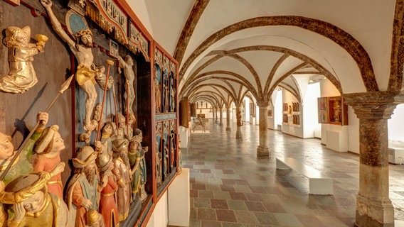 Die Gotische Halle im Landesmuseum für Kunst und Kulturgeschichte in Schloss Gottorf. © Stiftung Schleswig-Holsteinische Landesmuseen Foto: Marcus Dewanger