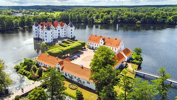 Luftbild des Wasserschlosses in Glücksburg ©  TAFF/ Benjamin Nolte 