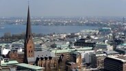 Eine Außenaufnahme der St. Petrikirche Hamburg. © Michael Zapf Foto: Michael Zapf