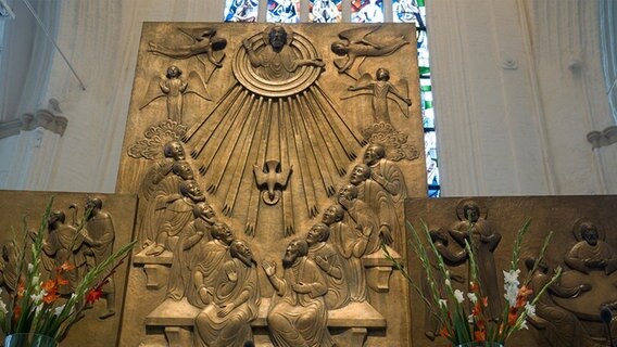 Altar in der St. Katharinen mit dem Mittelbild von Otto Münch. © NDR Foto: Kathrin Weber