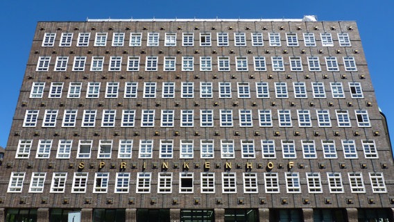 Fassade des Sprinkenhofs zum Burchardplatz im Hamburger Kontorhausviertel © NDR Foto: Irene Altenmüller