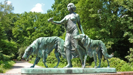 Diana-Skulptur im Hamburger Stadtpark. © NDR Foto: Irene Altenmüller