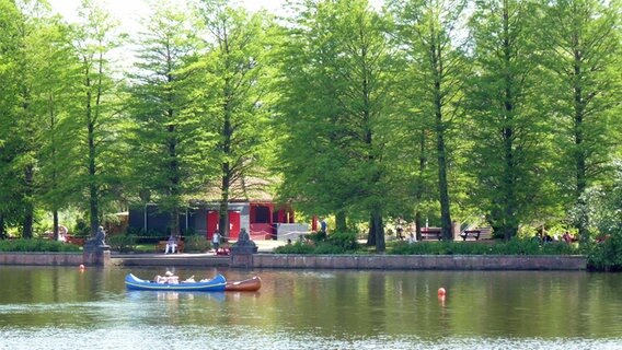 Liebesinsel mit Kanus im Hamburger Stadtpark © NDR Foto: Irene Altenmüller