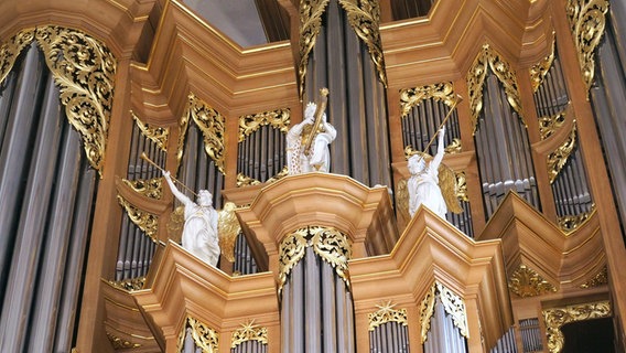 Detailaufnahme der Arp-Schnitger-Orgel in der Kirche St. Jacobi. © NDR Foto: Anja Deuble