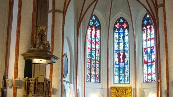 Kirchenfenster in der Hamburger St.-Jacobi-Kirche. © NDR Foto: Anja Deuble