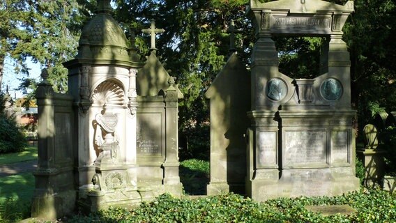 Grabstätten auf dem Friedhof Engesohde in Hannover. © NDR Foto: Axel Franz
