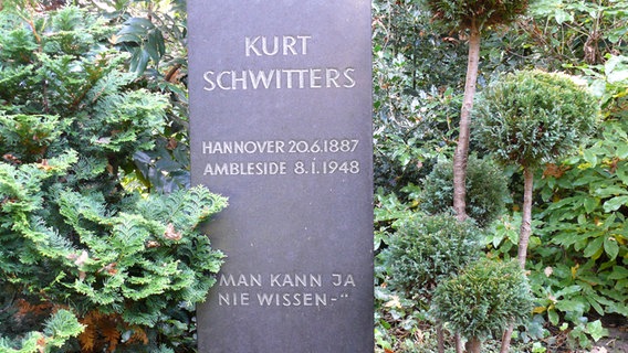 Grabstätte von Kurt Schwitters auf dem Friedhof Engesohde in Hannover. © NDR Foto: Axel Franz