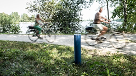 Zwei Radfahrer sind auf dem Grünen Ring in Hannover unterwegs © Region Hannover 