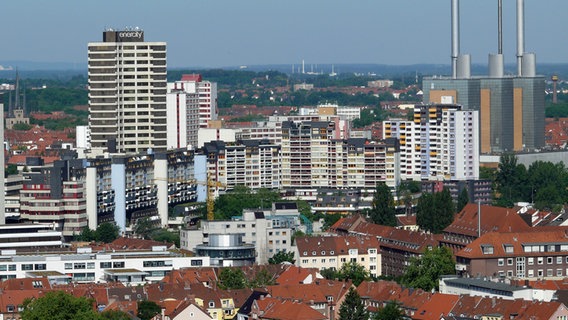 Blick vom Neuen Rathaus auf die Hochhäuser des Ihme-Zentrums in Hannover © Axel Franz / NDR Foto: Axel Franz