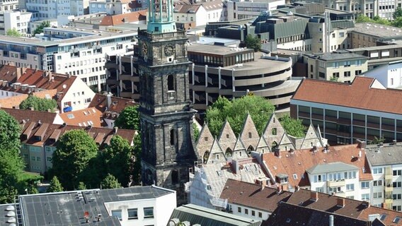 Blick vom Neuen Rathaus auf die Aegidienkirche in Hannover © Axel Franz / NDR Foto: Axel Franz