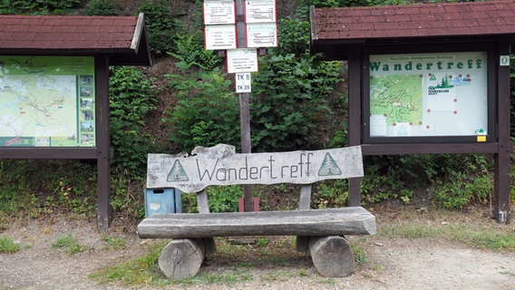 Informationstafel am Wandertreff in Altenbrak. © NDR Foto: Anja Deuble