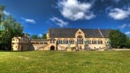 Die Kaiserpfalz in Goslar, davor ein weitläufiges Rasengrundstück. © Goslar Marketing Gmbh Foto: Stefan Schiefer