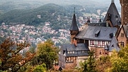 Schloss Wernigerode und ein Blick auf die Stadt © fotolia Foto: dk-fotowelt