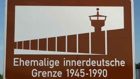 Hinweisschild ehemalige innerdeutsche Grenze © fotolia Foto: picturemaker01