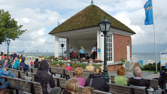 Musikpavillon an der Promenade in Wyk auf Föhr. © NDR Foto: Kathrin Weber