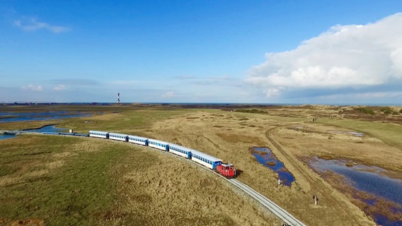 Die Inselbahn auf Wangerooge. © Kurverwaltung Wangerooge Foto: Andree Hugel