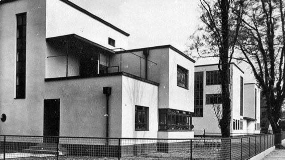Wohnhaus des Rektors der Volksschule Celle (Foto um 1930) © Bildarchiv Foto Marburg 
