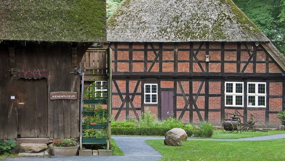 Historische Gebäude im Freilichtmuseum Rischmannshof in Walsrode © imago/alimdi 