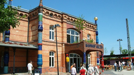 Der Hundertwasserbahnhof in Uelzen © HeideRegion Uelzen e.V. 