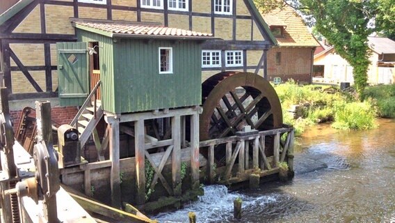 Mühlrad der Wassermühle im Mühlenmuseum Moisburg © NDR Foto: Dirk Plasberg