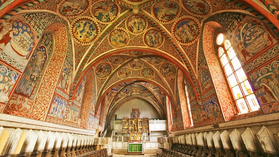 Der Nonnenchor in Kloster Wienhausen mit seinen gotischen Wandmalereien © dpa Picture Alliance Foto: Johann Scheibner