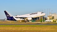 Startender Lufthansa Jet am Frankfurter Flughafen Fraport. © Picture-Alliance / Daniel Kubirski 