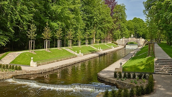 Wasserlauf im Schlosspark in Ludwigslust. © Staatliche Schlösser, Gärten und Kunstsammlungen M-V Foto: Thomas Grundner