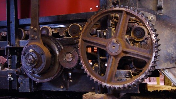 Details einer Maschine zur Ziegel-Produktion in der historischen Ziegelei Benzin © Historische Ziegelei Benzin 