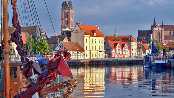 Blick auf den Alten Hafen von Wismar © Tourismuszentrale Wismar 