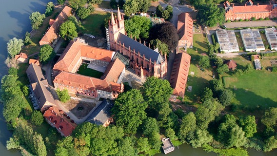 Luftbild von Kloster Dobbertin © Diakoniewerk Kloster Dobbertin Foto: Hildebrandt