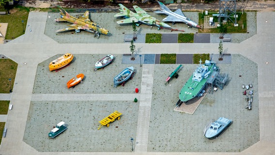 Luftbild von Modellen auf dem Gelände des Luftfahrttechnischen Museums Rechlin © picture alliance / blickwinkel / H. Blossey 