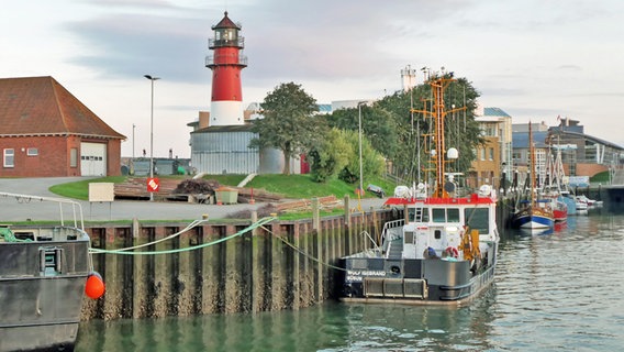 Der Leuchtturm am Hafen von Büsum © NDR Foto: Oliver Klebb