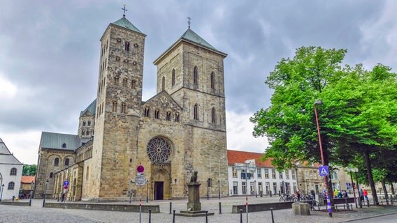 Blick auf den Dom St. Petrus in Osnabrück. © imago/Schöning 