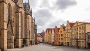 Blick vom Rathaus auf den Marktplatz von Osnabrück mit der Marienkirche und historischen Giebelhäuser. © Stadt Osnabrück/Janin Arntzen Foto: Janin Arntzen
